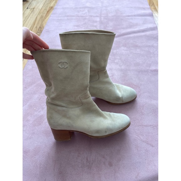 CHANEL soft suede nude booties - Picture 2 of 9